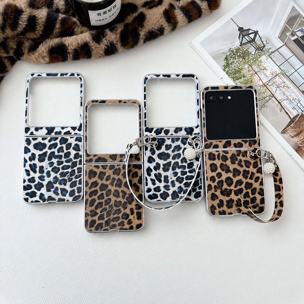 Women'S Fashion Line - Leopar Baskılı Katlanabilir Kapaklı Telefon Kılıfı