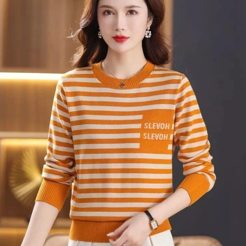 Women'S Fashion Trends Fall 2025 - Yuvarlak Yaka Bol Kadın Örme Kazak